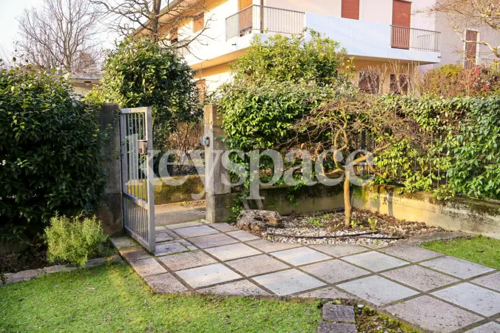 Villino con giardino privato, garage e 3 camere – Agenzia immobiliare a Vicenza e provincia | Keyspace
