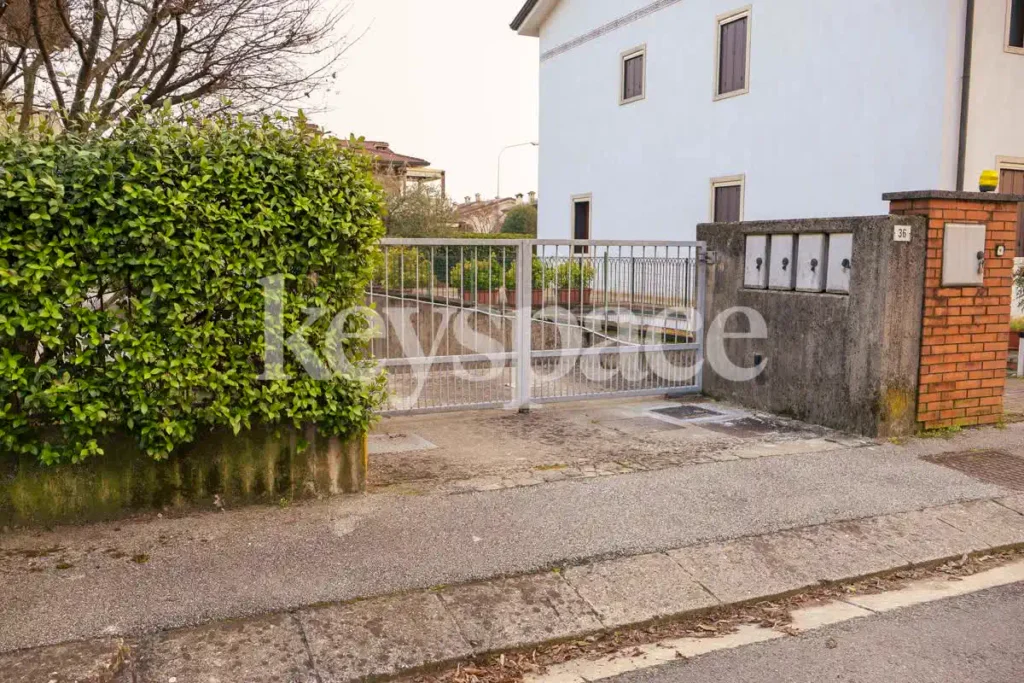 Villino con giardino privato, garage e 3 camere – Agenzia immobiliare a Vicenza e provincia | Keyspace