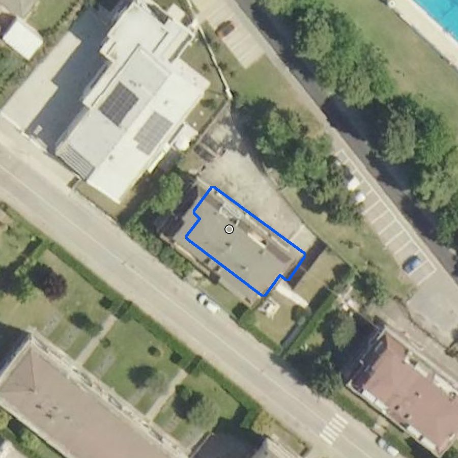 Appartamento con cucina abitabile, balcone e garage vista dall'alto: ortofoto con il confine della proprietà