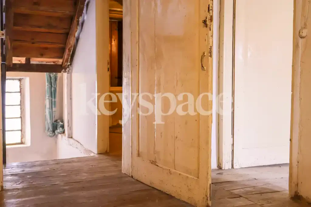 Casa di corte da ristrutturare con terreno a Castelvecchio – Agenzia immobiliare a Vicenza e provincia | Keyspace