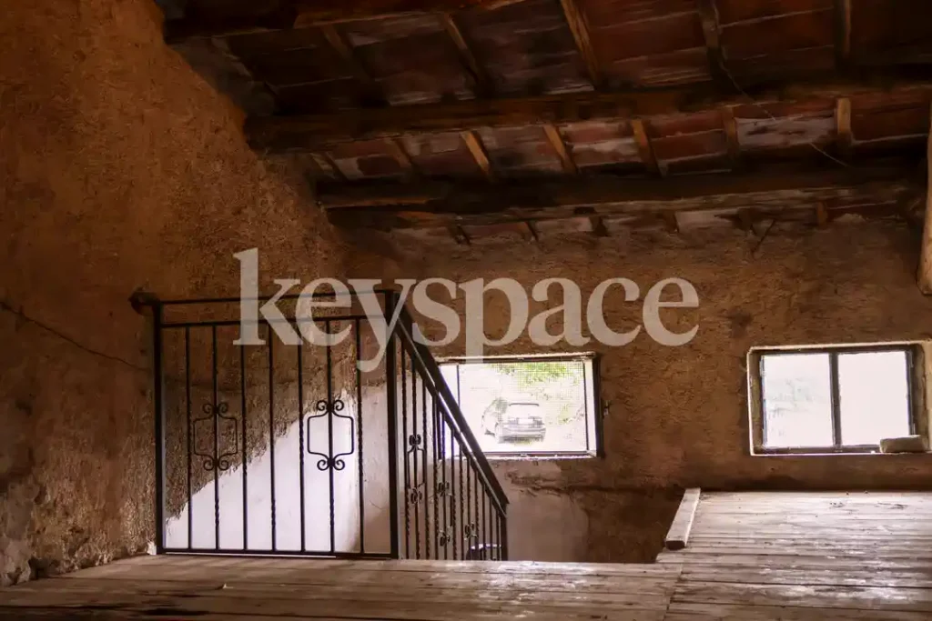 Casa di corte da ristrutturare con terreno a Castelvecchio – Agenzia immobiliare a Vicenza e provincia | Keyspace