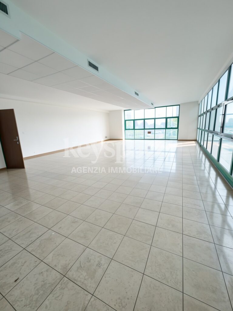 Negozio di 118 m² ad Alte Ceccato, a 50 m dal Lidl – Keyspace – Agenzia immobiliare a Vicenza e provincia Negozio di 118 m² al piano primo in classe B – foto 4