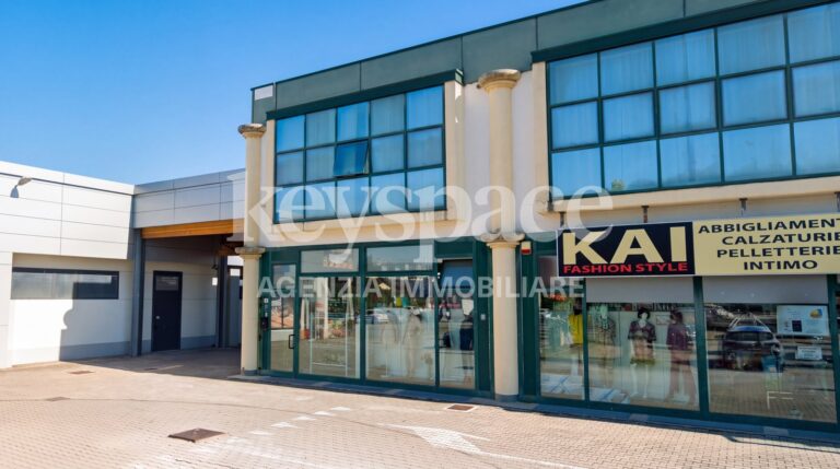 Negozio di 118 m² al piano primo in classe B